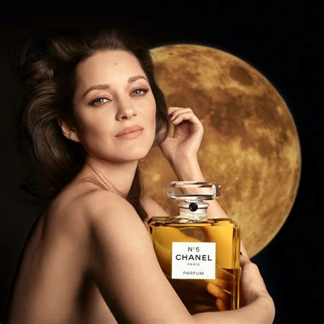 who is man in chanel no 5 advert|CHANEL N°5 Campaign With Margot Robbie: See You At 5!.